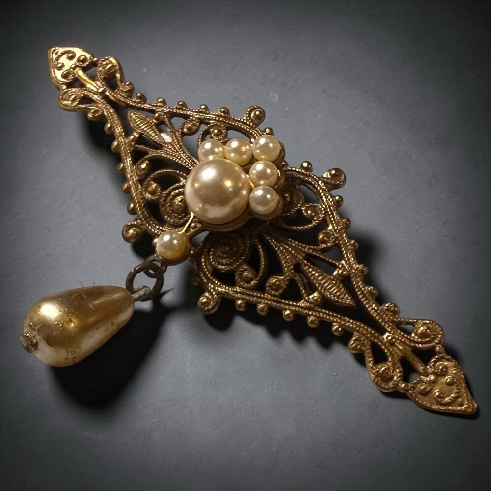 Vintage Gold Tone Edwardian Style Filigree Brooch Womens Dangle Faux Pearl